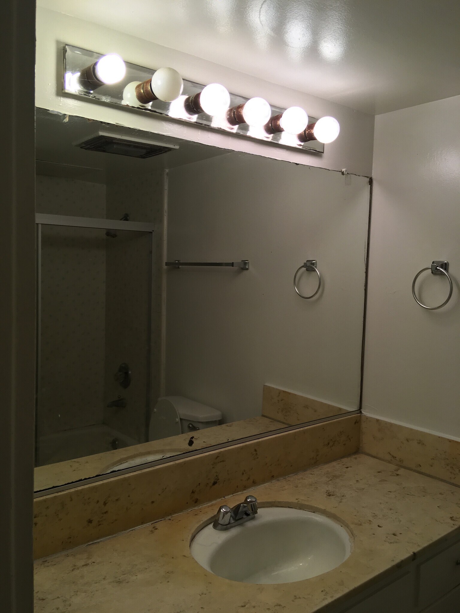 Building Photo - 12600 Fonthill Ave