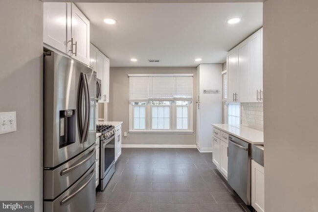 Building Photo - 5460 Lighthouse Ln