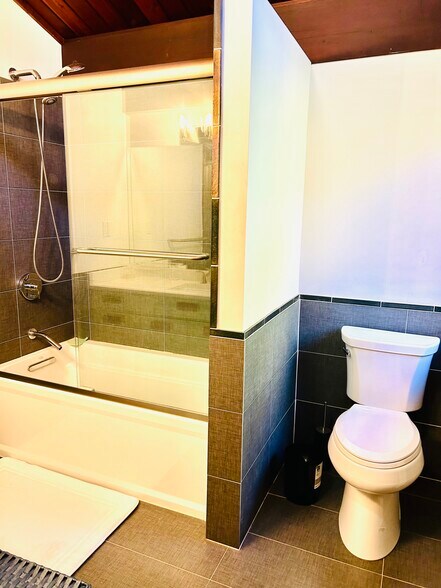 Bathroom 1 - 16 Park Hill Ter