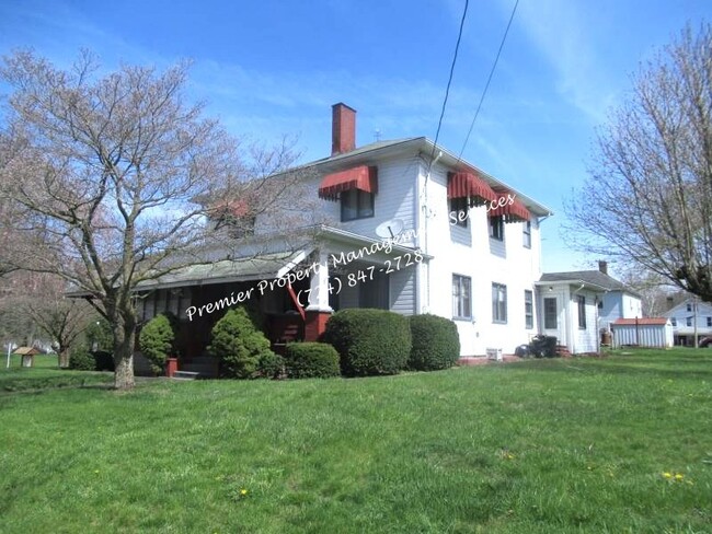Building Photo - 353 Main St