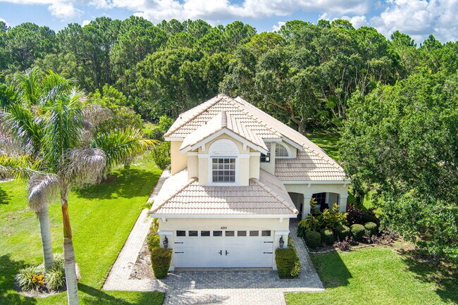 Building Photo - 609 SW St Thomas Cove