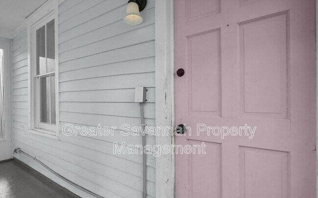 Building Photo - 612 W 42nd St
