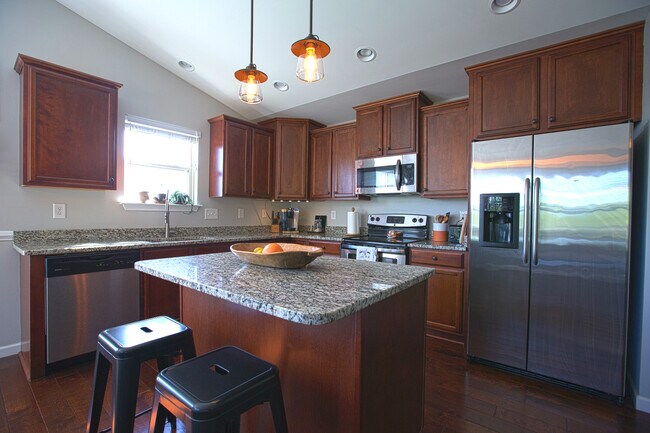 Building Photo - 210 Jewel Ct