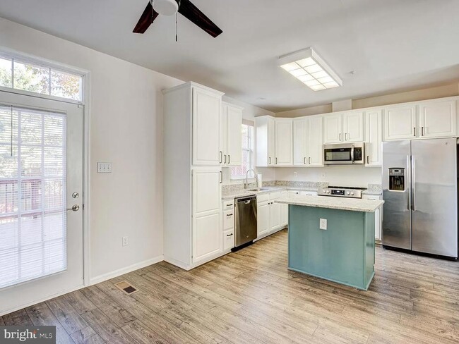 Building Photo - 20824 Shamrock Glen Cir