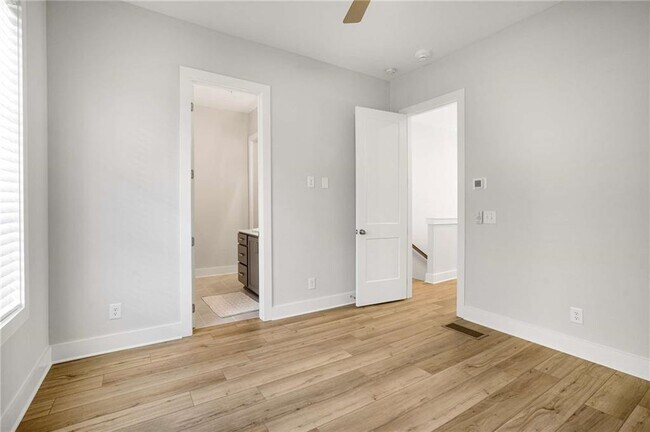 Building Photo - 1293 Longreen Ter NW