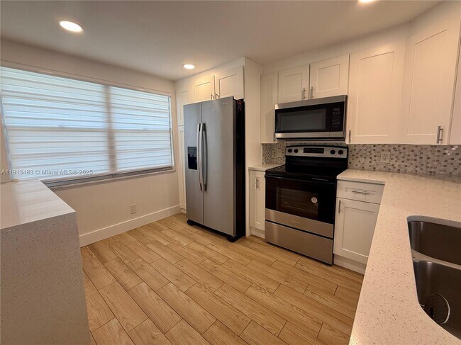 Building Photo - 4301 Martinique Cir