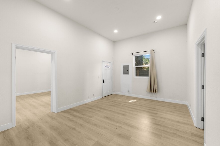 Building Photo - 1331-1333 S Park Ave