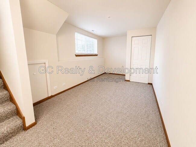 Building Photo - 312 Fieldstone Ct