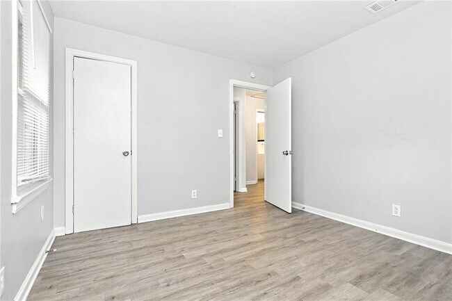 Building Photo - 386 Lindsey Dr SE