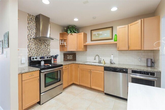 Building Photo - 4206 W Wisconsin Ave