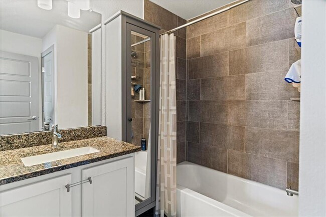 Building Photo - 12185 Chelsea Glen Pl