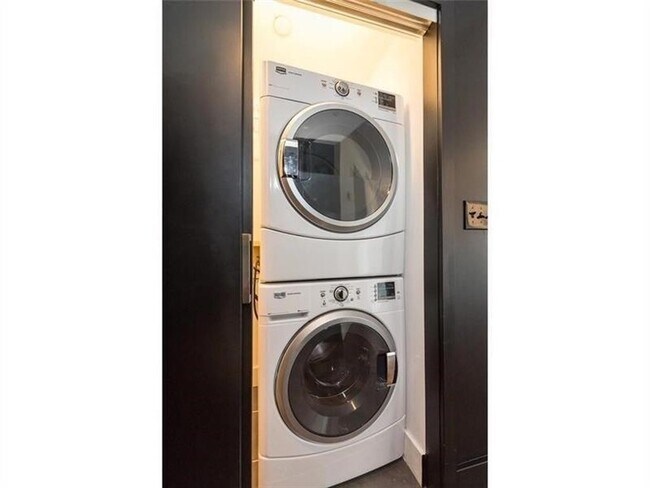 Building Photo - 199 14th St NE