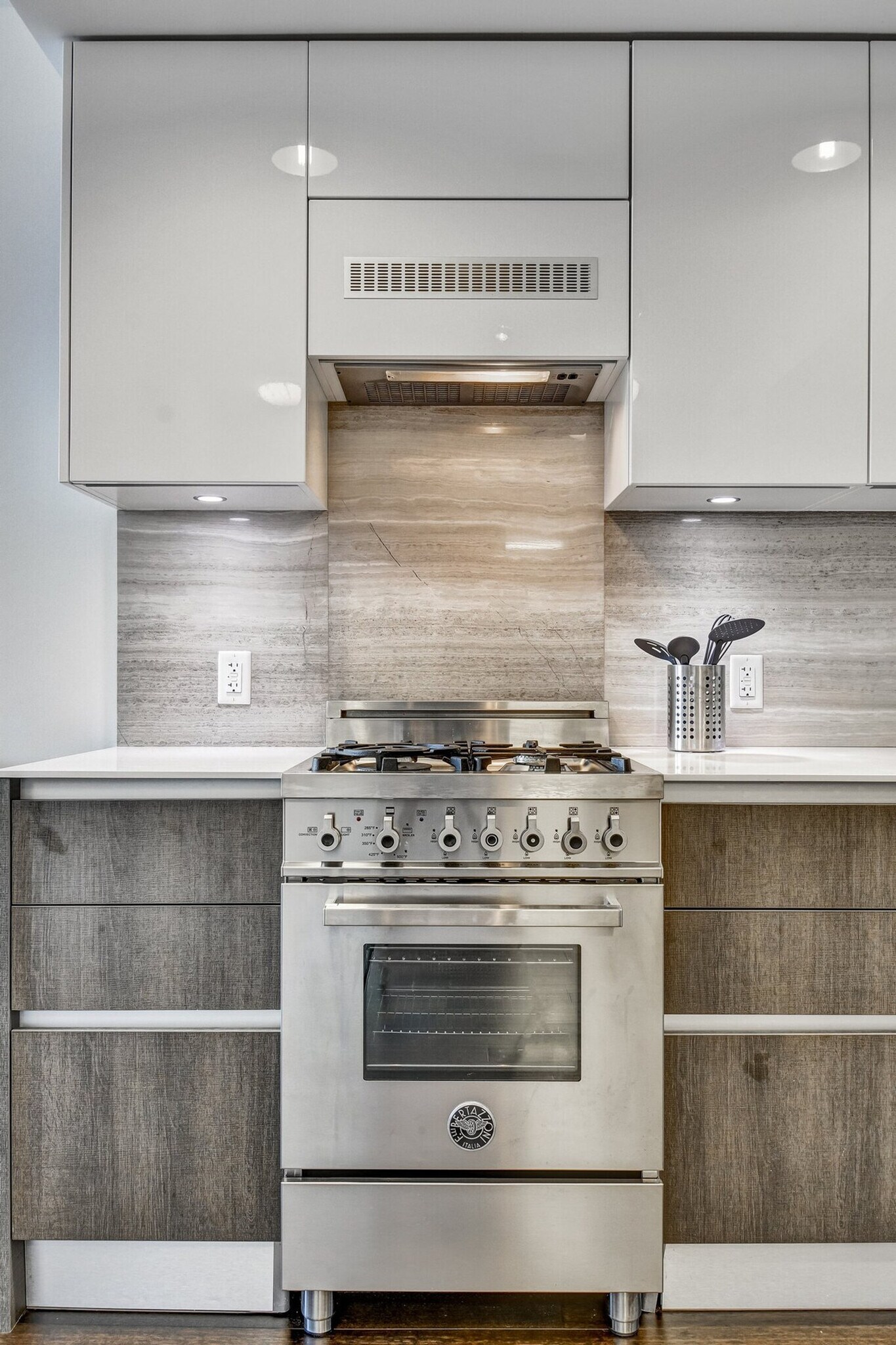 Building Photo - 142 Hermann St