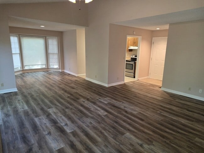 Building Photo - 7875 Saundersville Rd