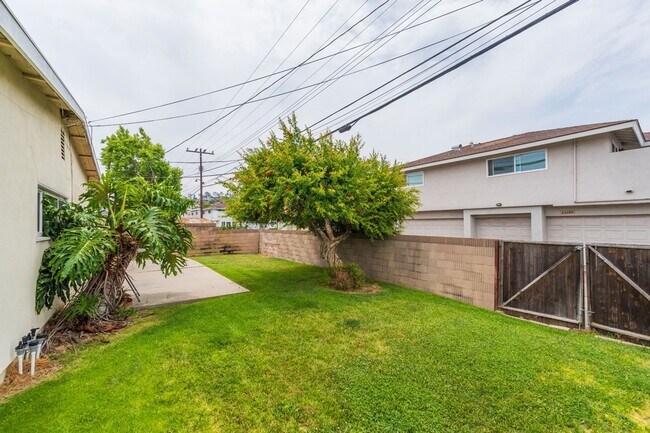 Building Photo - West Torrance 4 bedroom 2 bath