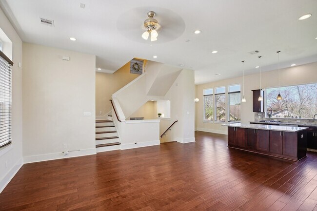 Building Photo - 209 Burr St