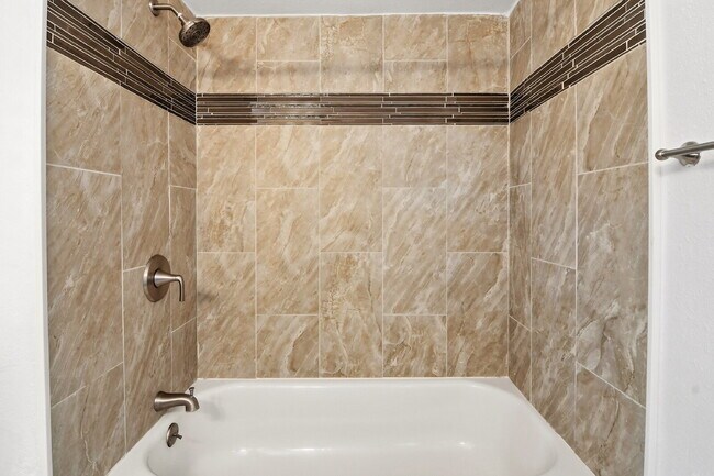 Building Photo - $1,520.95 - 2 bed, 1 bath updated ground floor Condo in Lakewood with In Unit Laundry