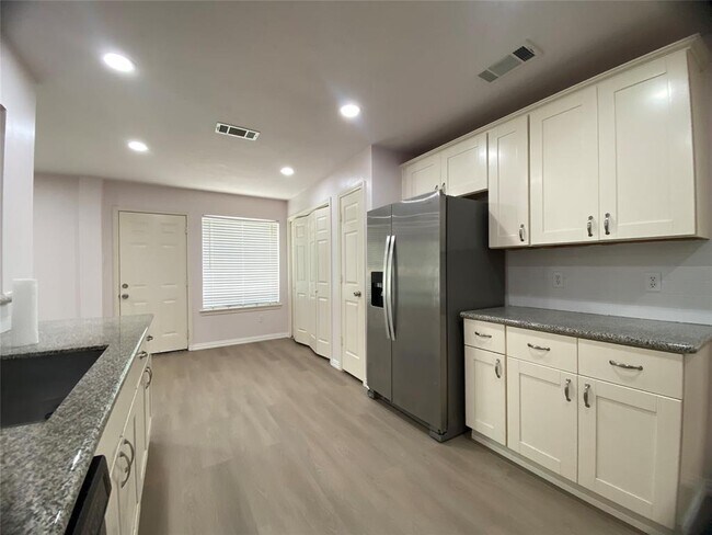 Building Photo - 15706 Springfield Dr