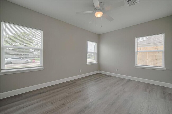 Building Photo - 1746 Lynn Ln