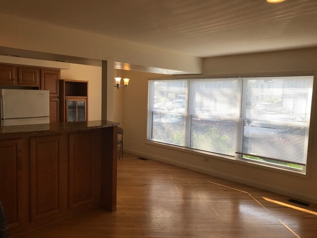 Building Photo - 320 W Inverrary Ln