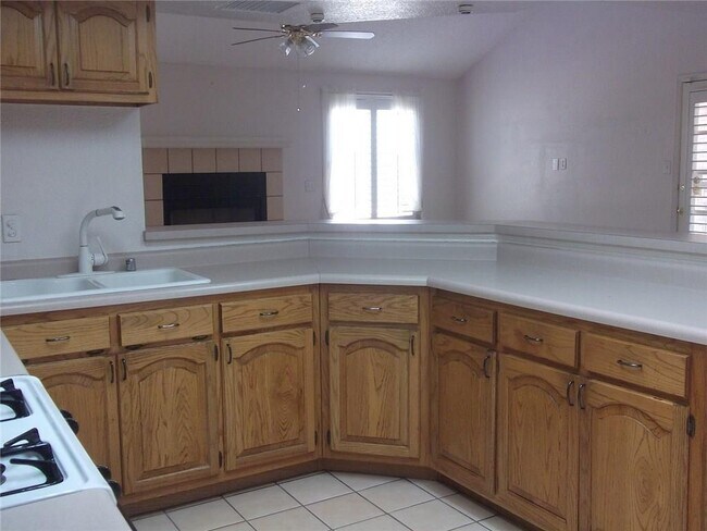 Building Photo - 7680 Dianjou Dr