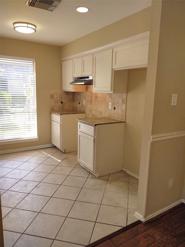 Building Photo - 2515 Heritage Colony Dr