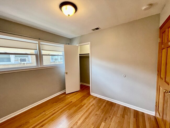 Building Photo - 3942 W Fitch Ave