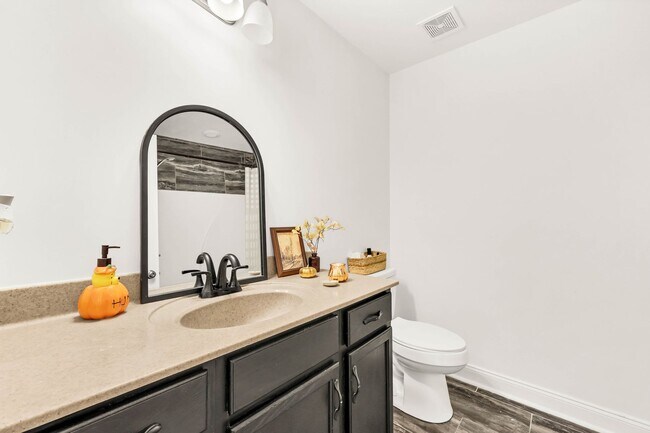 Building Photo - 1838 Patricia Dr