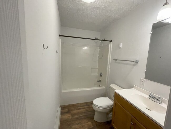 Building Photo - 152 Cecil St