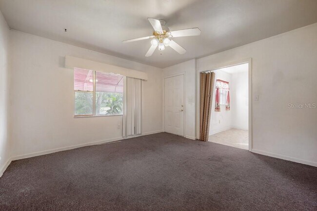 Building Photo - 649 W 11th St