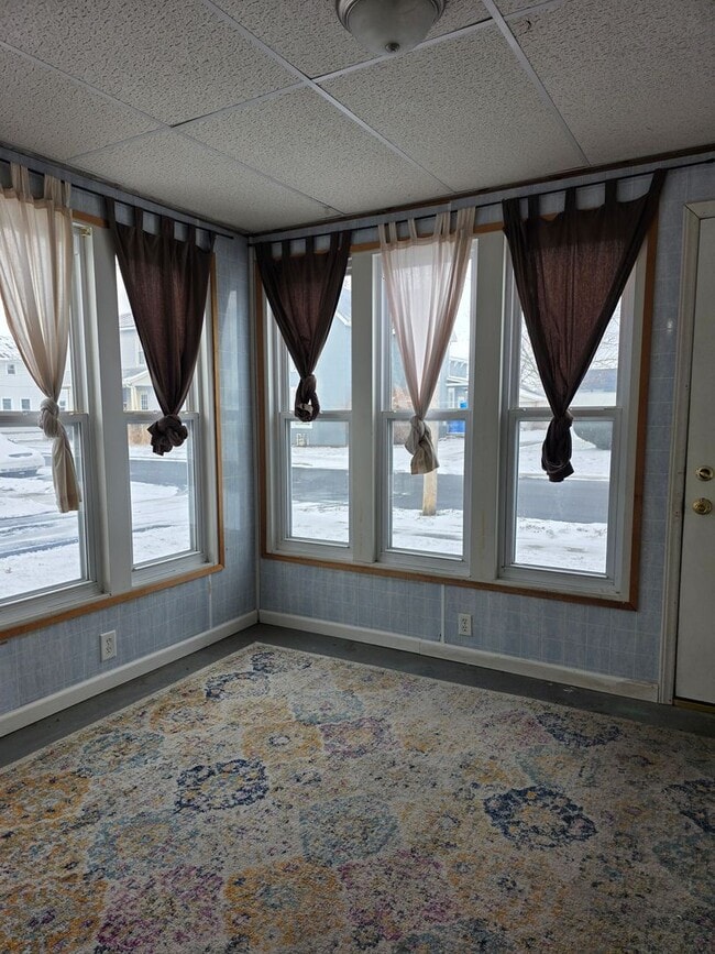 Building Photo - Spacious Home Across from University of Findlay