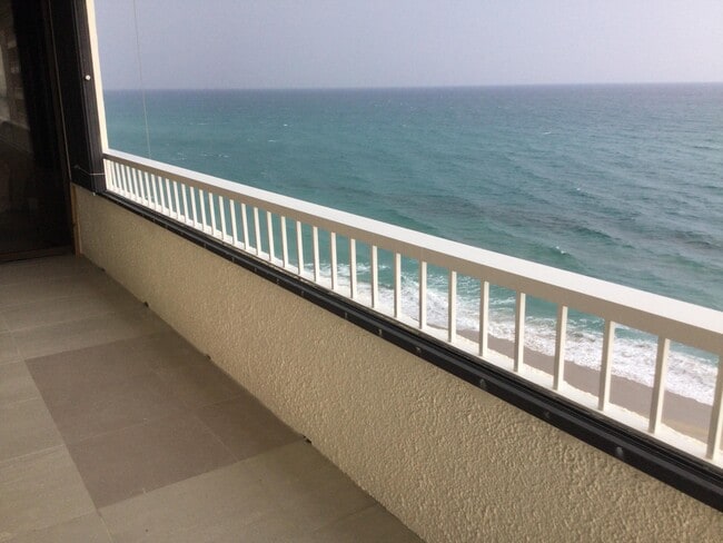 Building Photo - 5280 N Ocean Dr