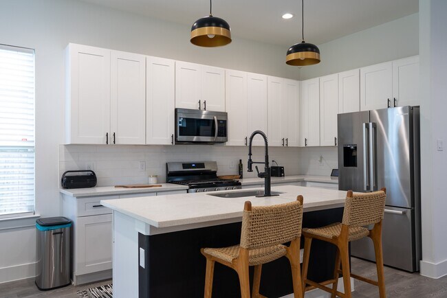 Building Photo - 3818 Lynnfield St