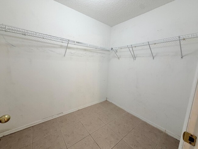 Building Photo - 1613 SW Whipple Ave