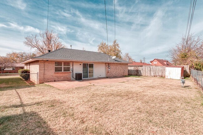 Building Photo - 204 Vickie Dr