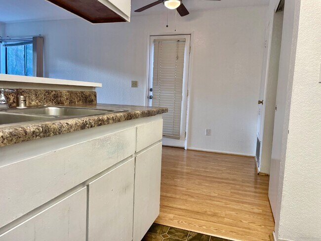 Building Photo - 1661 Pyrenees Ave