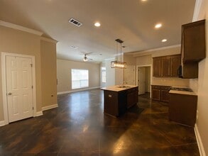 Building Photo - Charming 2BR/2BA Home in Shenandoah Ridge with Garage & Cozy Fireplace