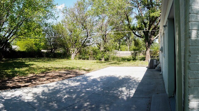 Building Photo - 3b 2b Finished Basement + Garage Lawn Care Provided APPLY FREE!