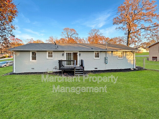 Building Photo - 105 Sexton St