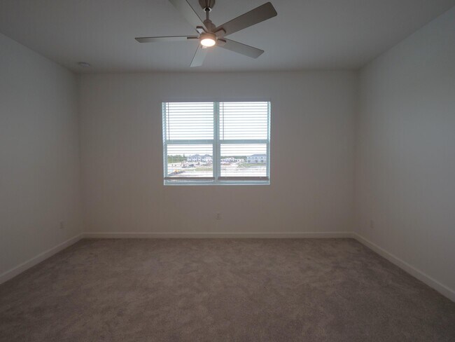 Building Photo - 206 SE Woodbark St