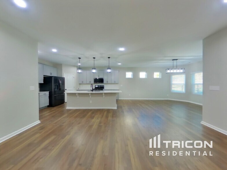 Building Photo - 7662 Tanglewood Wy