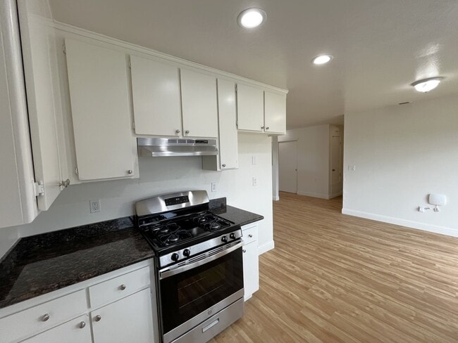 Building Photo - 12171 Dry Creek Rd