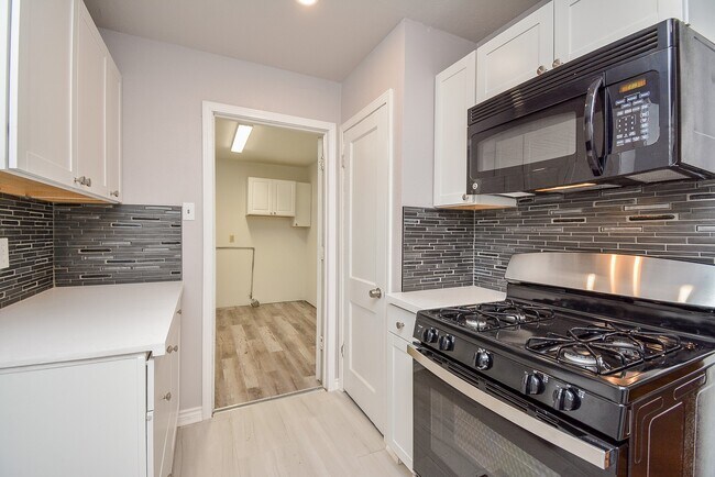 Building Photo - 6422 Sherwood Dr