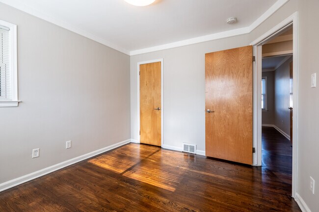 Building Photo - 429 E La Salle Ave