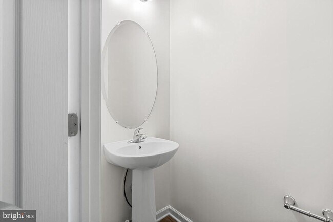 Building Photo - 6202 Davinci St