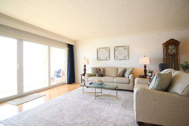 Building Photo - REEF CONDO DIRECT OCEAN FRONT
