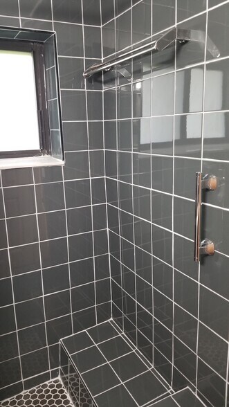 Building Photo - 515 S 20th Ave