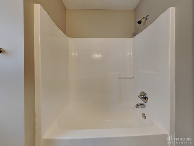 Building Photo - 4609 Clairmont Dr