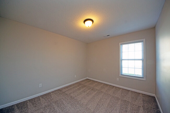 Building Photo - 300 Cadenza Ln