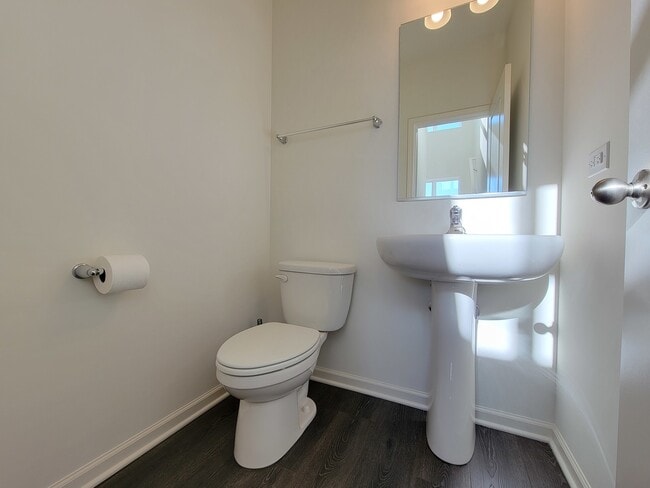 Building Photo - 1270 Lakepointe Dr